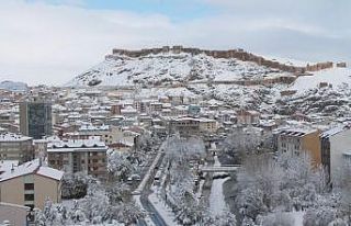 Bayburt’ta ilkbaharda kar yağışı
