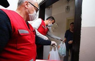 Bayraklı Belediyesinden 65 yaş üstüne alışveriş...