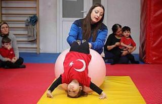 Bayraklı’da anne-çocuk jimnastik kursu