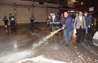 Belediye Başkanı Selih Ekinci sokakları dezenfekte...