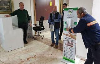 Belediye binalarına dezenfektan yerleştirildi