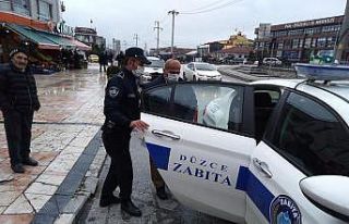 Belediye ekipleri yaşlıları evlerine kadar getiriyor