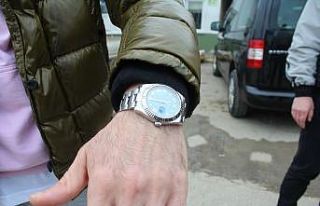 Belediye işçileri çöpte 80 bin liralık saat aradı