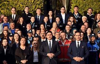 Belediye personeli Çanakkale türküsünü hep birlikte...