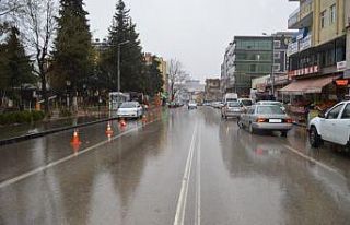 Besni’de şiddetli yağış etkili oluyor