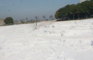 ’Beyaz cennet’ Pamukkale’ye gelen turist sayısı...