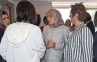 Beyhan Demirtaş, Kadınlar Günü etkinliğinde kadınlarla...