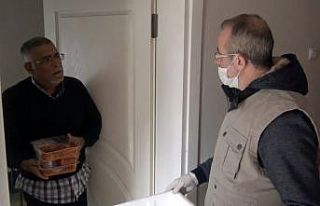 Beyoğlu Belediyesi evden çıkamayan yaşlıları...