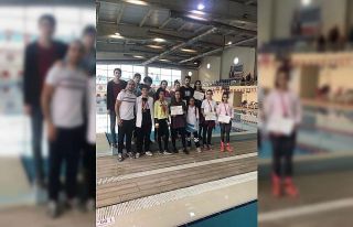 Bilecikli yüzücülerden madalyaları topladı