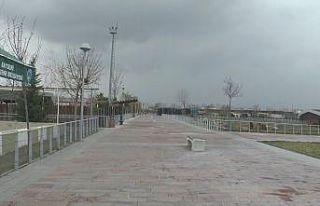 Binlerce ziyaretçisi olan hayvanat bahçesi ıssız...