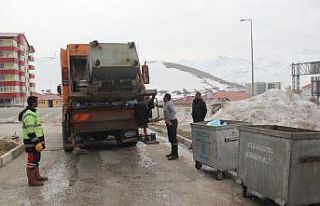 Bitlis’te kar ve çöpler ayrıştırılıyor