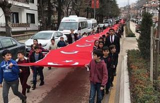 Bolu’da, öğrenciler şehitler için 200 metrelik...