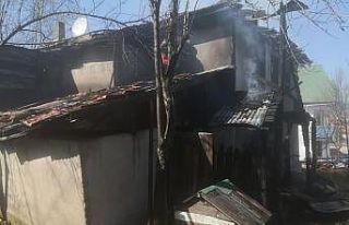 Bolu’da, yangın sonucu ahşap evde hasar oluştu