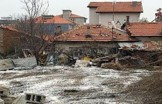 Buldan’da bir evden 15 kamyon çöp çıktı