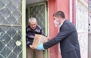 Burdur Belediyesi Ramazan paketlerini erken dağıtmaya...