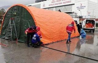 Bursa’da hastane bahçesine acil müdahale çadırları...