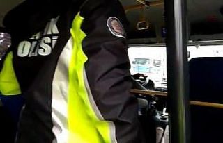 Bursa’da polis ekipleri toplu taşıma araçlarını...