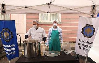 Büyükşehir Belediyesi evlat nöbeti tutan ailelere...