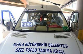Büyükşehir özel toplu taşıma araçlarını dezenfekte...