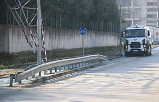 Büyükşehir, yeni süpürge araçları ile yolları...