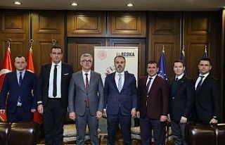 Büyükşehir’le yaşlıların sağlıkları mercek...