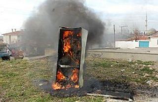 Buzdolabı alev alev yandı