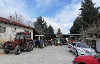 Çal’da jandarma ekipleri 112 traktörü trafiğe...