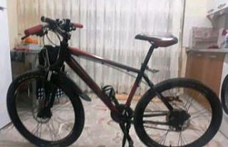 Çaldığı bisikleti satışa çıkarınca yakayı...