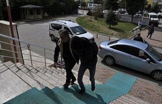 Çaldıkları otomobilde telefonunu düşürünce...