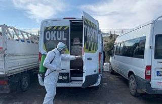 Çaldıran Belediyesi bine yakın aracı dezenfekte...