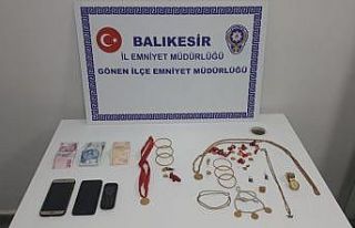 Çalınan altınları teslim edilen kadın polise...