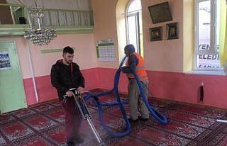 Camiler temizlenip dezenfekte edildi