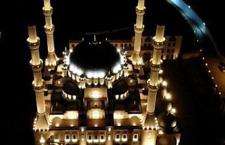 Camilerden dualar yükseldi