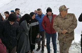 Çığ felaketinde şehit düşen askerlerin aileleri...