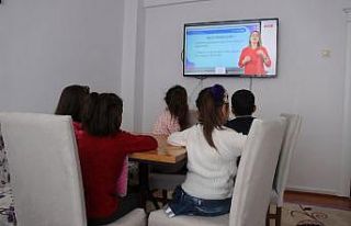 Çocuklar EBA ile ilk derslerini almaya başladı