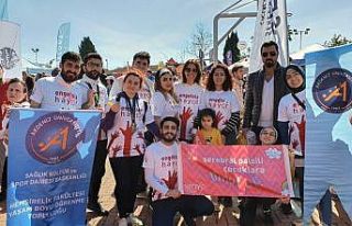 Çocuklar için iyilik peşinde koştular