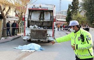 Çöp kamyonun altında kalan yaşlı adam hayatını...