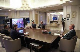 Cumhurbaşkanı Erdoğan bakanlarla video konferansla...