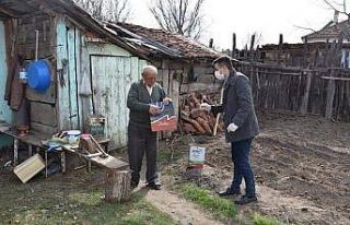 Daday Kaymakamlığı maske, kolonya ve broşür dağıttı
