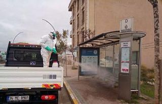 Darıca’da duraklar ve çöp konteynırları dezenfekte...