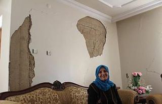 Depremzede evi hasarlı olmasına rağmen "evde...