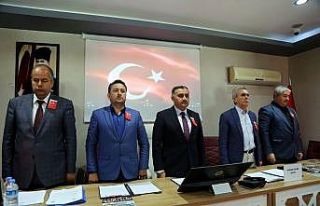 Develi Belediyesi meclisinde şehitler için dua edildi