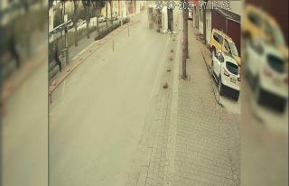 Devrilen midibüs üzerine doğru gelirken kılı...