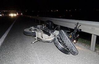 Devrilen motosikletin sürücüsü hayatını kaybetti