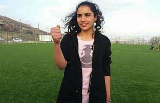 Dicleli Zeliha’nın bilek güreşi başarısı