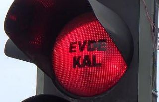 Diyarbakır’da trafik ışıklarına ’evde kal’...