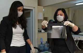 Doktorların yüz siperliği Çiğli Belediyesinden