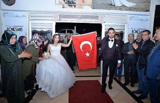 Düğünlerinde İdlib şehitlerini unutmadılar