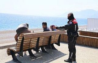 Dünyaca ünlü Konyaaltı sahilindeki yoğunluğa...