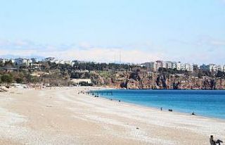 Dünyaca ünlü Konyaaltı Sahilini de Korona vurdu